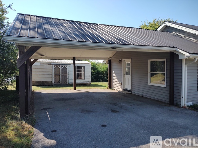 105 Elm Street 2 Beds Single Family Home for Rent - Photo gallery 5