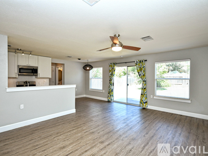 5312 Hutchinson Drive 3 Beds Single Family Home for Rent - Photo gallery 3