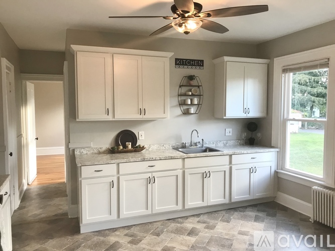 17 Davis Ave 1 Apartment for Rent - Photo gallery 1