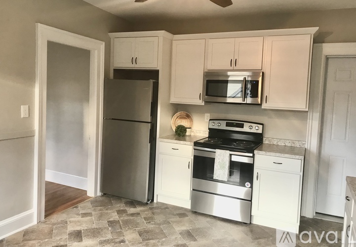 17 Davis Ave 1 Apartment for Rent - Photo gallery 3