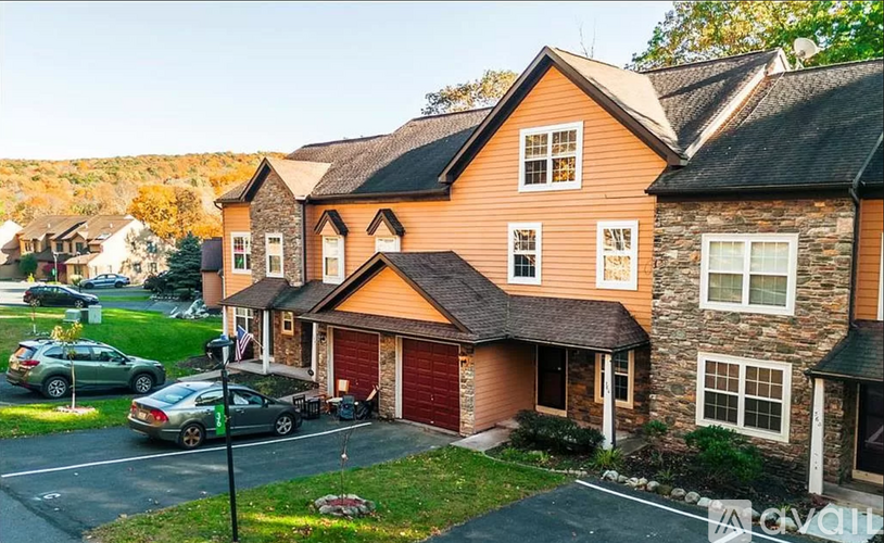 36 Skyview Drive 3 Beds Townhouse for Rent - Photo gallery 3
