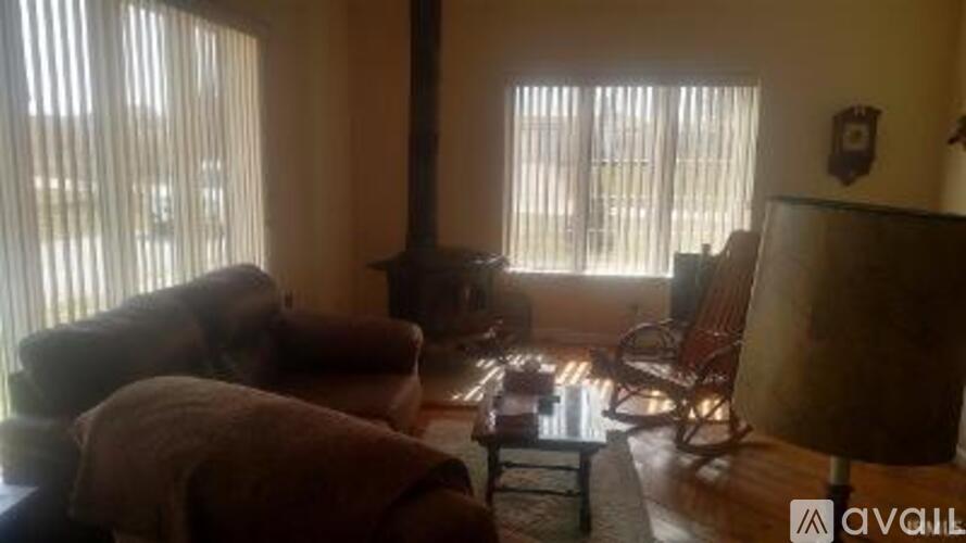 7455 Hilltop Drive 2 Beds Single Family Home for Rent - Photo gallery 3