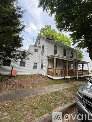 605 Main St 4 Beds Single Family Home for Rent - Photo gallery 4