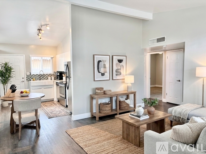 2726 E Glenrosa Ave 2 Beds Apartment for Rent - Photo gallery 3