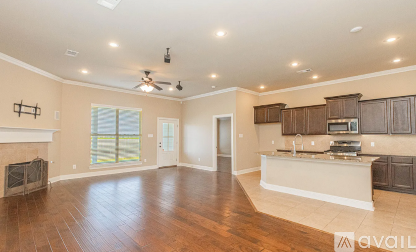 231 Forest Grove Drive 3 Beds Single Family Home for Rent - Photo gallery 4