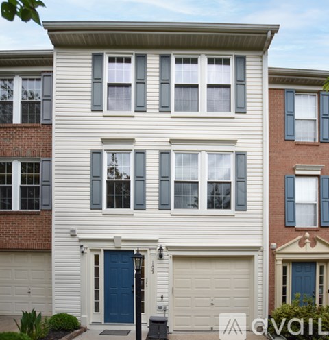 109 Shirley Square Southeast 3 Beds Apartment for Rent