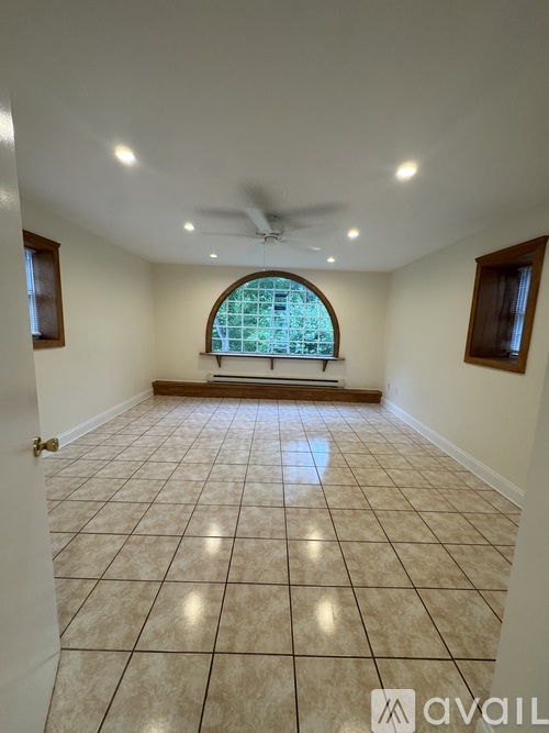 76 Broad St 3 Beds Single Family Home for Rent - Photo gallery 1