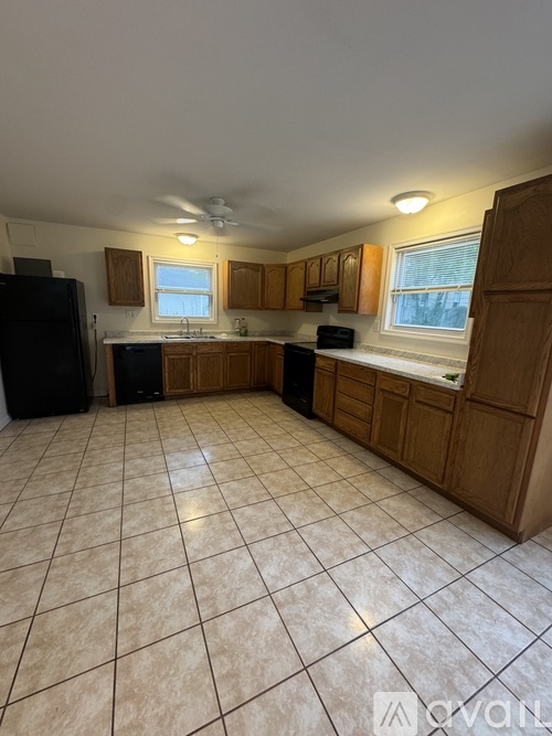 76 Broad St 3 Beds Single Family Home for Rent - Photo gallery 2