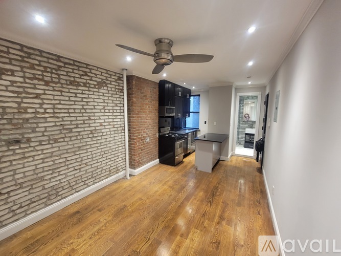 436 West 52nd St 3 Beds Apartment for Rent - Photo gallery 2