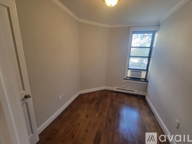 436 West 52nd St 3 Beds Apartment for Rent - Photo gallery 3