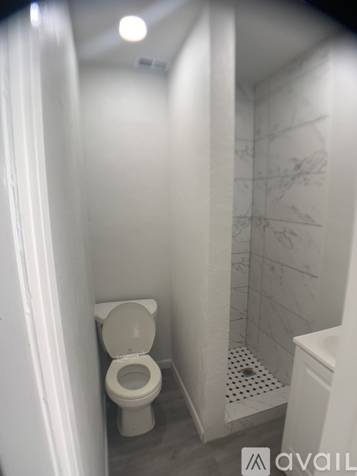 1232 King Dr 4 Beds Single Family Home for Rent - Photo gallery 4