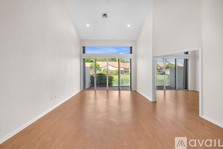 5086 Madison Lakes Cir W 3 Beds Townhouse for Rent - Photo gallery 4