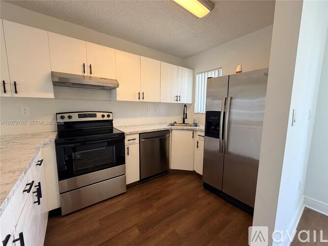 2710 W 76th St 2 Beds Apartment for Rent - Photo gallery 2