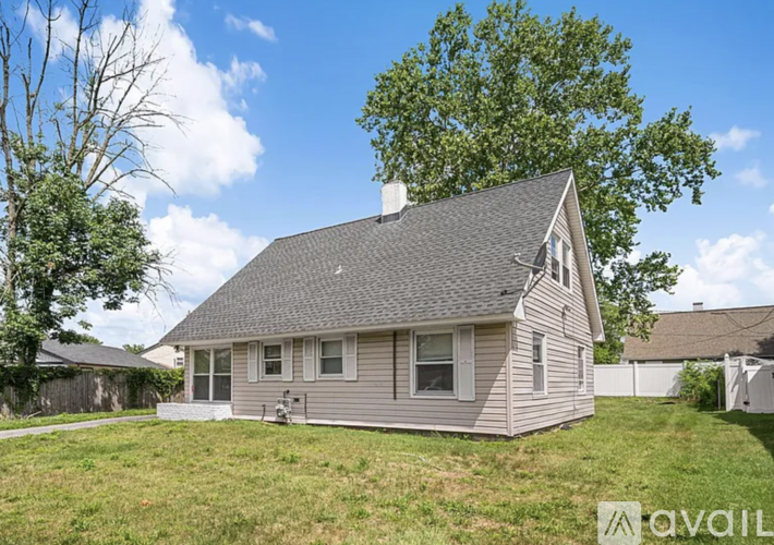 11 Sedgwick Ln 4 Beds Apartment for Rent - Photo gallery 1