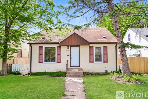3728 Noble Ave N 3 Beds Apartment for Rent