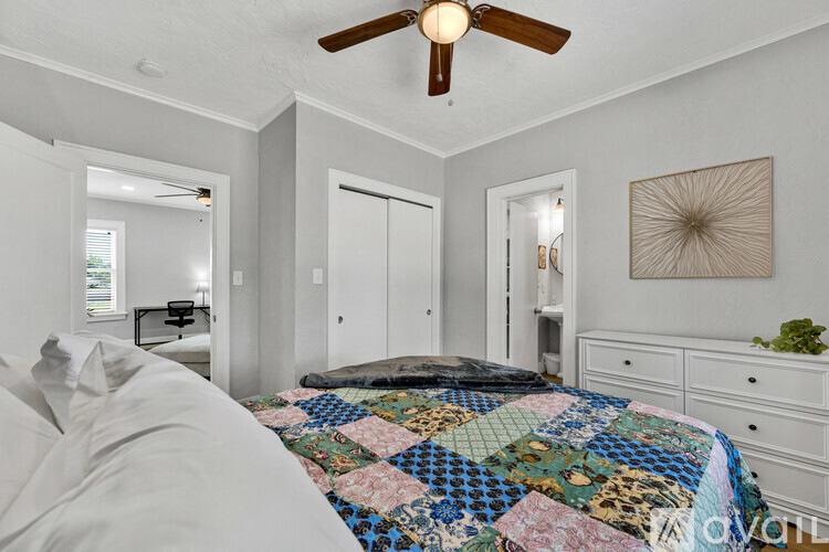 1003 West Cypress Avenue 1 Apartment for Rent - Photo gallery 2