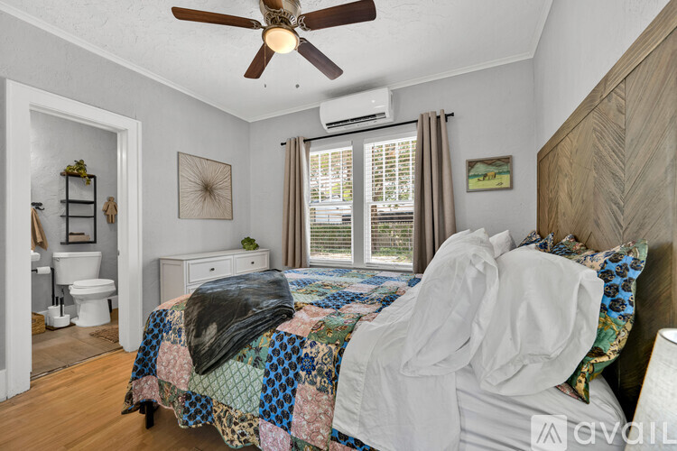 1003 West Cypress Avenue 1 Apartment for Rent - Photo gallery 3