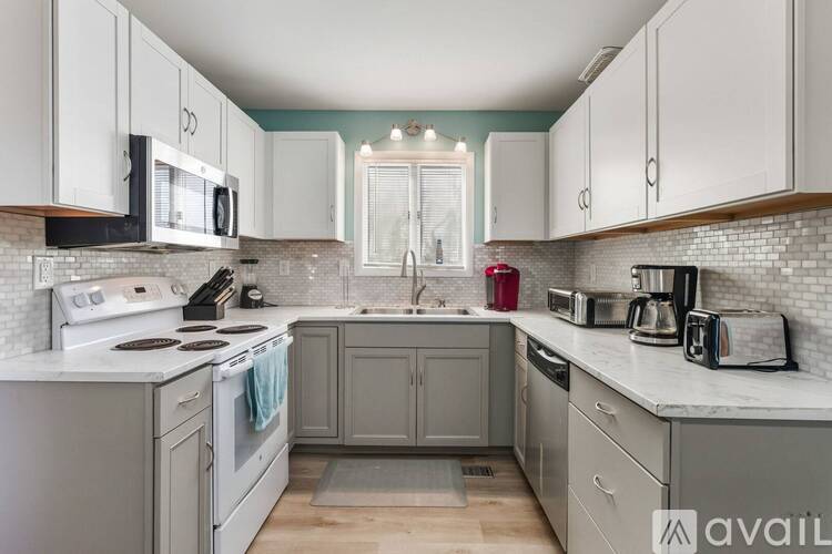 4140 Lindbergh Avenue 5 Beds Single Family Home for Rent - Photo gallery 3