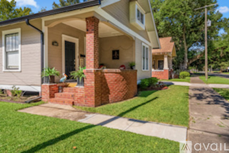 718 Division Street 3 Beds Single Family Home for Rent - Photo gallery 2