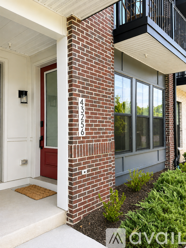 43256 Farringdon Square 3 Beds Townhouse for Rent - Photo gallery 2
