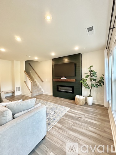43256 Farringdon Square 3 Beds Townhouse for Rent - Photo gallery 3