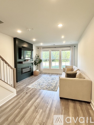 43256 Farringdon Square 3 Beds Townhouse for Rent - Photo gallery 4