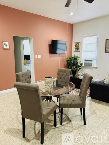 605 North Jackson Street 2 Beds Apartment for Rent