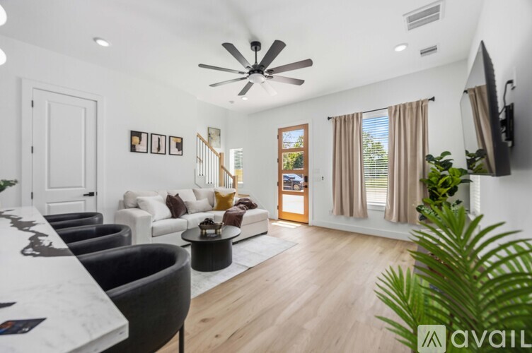 A living room with a white ceiling and a ceiling fan.
