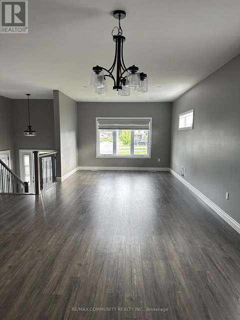 10 REDWOOD DRIVE 3 Beds Apartment for Rent