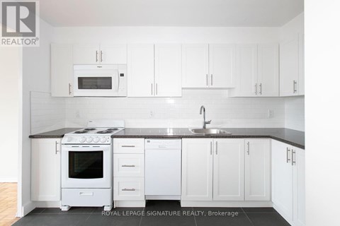 511 - 6200 BATHURST STREET 3 Beds Apartment for Rent