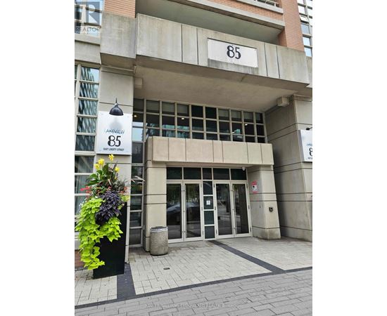 The building number 85 is visible on the front of the building.
