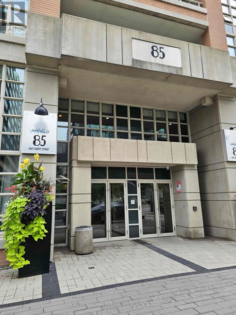 The building number 85 is visible on the front of the building.