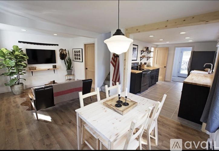 1311 N Wycoff Ave 2 Beds Single Family Home for Rent - Photo gallery 2