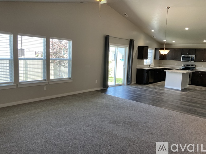 4189 South Leaning Tower Avenue 4 Beds Single Family Home for Rent - Photo gallery 3