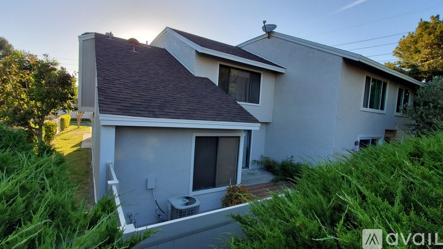 10 Autumn Hill Lane 3 Beds Townhouse for Rent - Photo gallery 3
