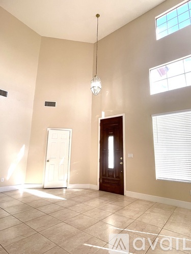 5136 Masotta Avenue 5 Beds Single Family Home for Rent - Photo gallery 5