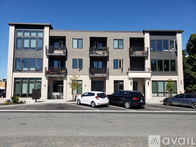 1305 Larrabee Avenue 1 Apartment for Rent - Photo gallery 4