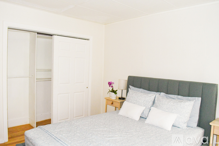380 Ferry St 4 Beds Apartment for Rent - Photo gallery 1