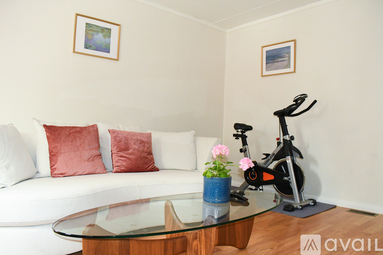 380 Ferry St 4 Beds Apartment for Rent - Photo gallery 4