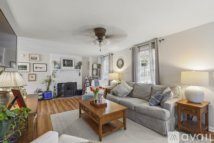 6 Buttonwood Ln 3 Beds Single Family Home for Rent - Photo gallery 2