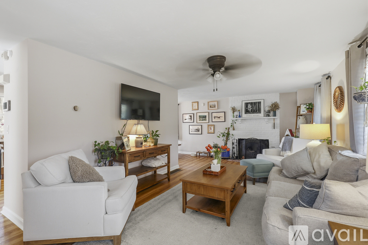 6 Buttonwood Ln 3 Beds Single Family Home for Rent - Photo gallery 3