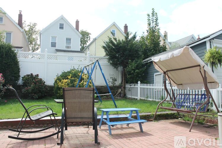 69-54 Loubet St 3 Beds Single Family Home for Rent - Photo gallery 4