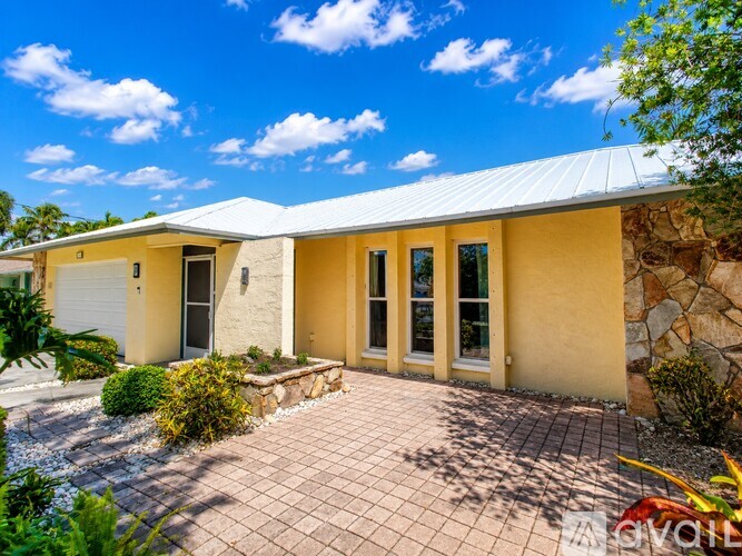1709 SE 44th St 3 Beds Single Family Home for Rent - Photo gallery 2