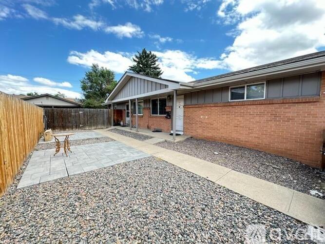 882 Yates St 2 Beds Condo for Rent - Photo gallery 2