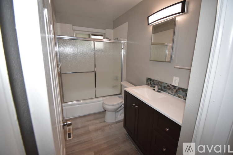 882 Yates St 2 Beds Condo for Rent - Photo gallery 3