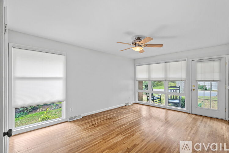 4231 Mantle Ct 3 Beds Single Family Home for Rent - Photo gallery 3