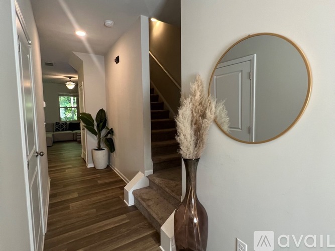 2816 Ridgeview Drive 3 Beds Single Family Home for Rent - Photo gallery 2