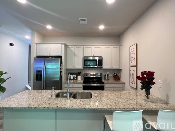 2816 Ridgeview Drive 3 Beds Single Family Home for Rent - Photo gallery 3