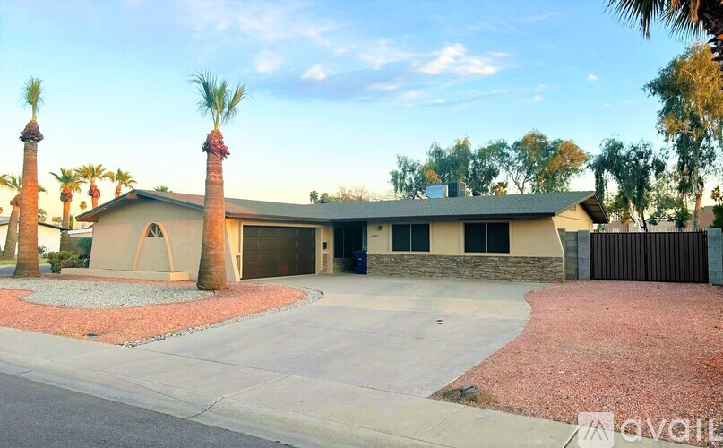 1989 East Dunbar Drive 3 Beds Single Family Home for Rent - Photo gallery 1