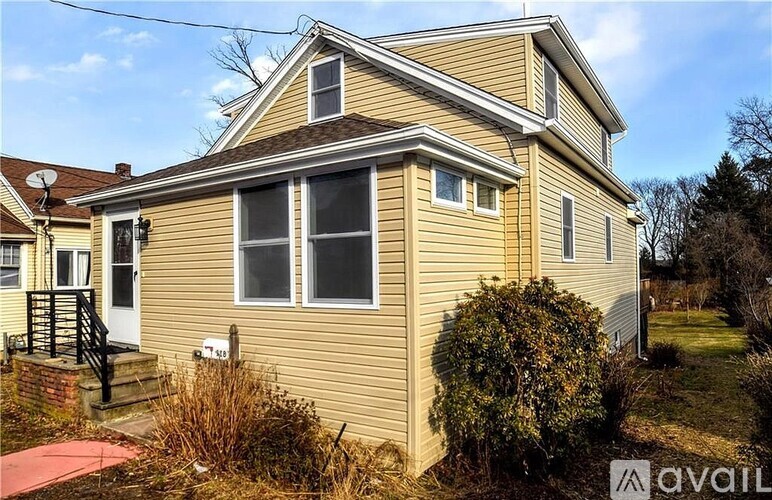 118 Webb Avenue 4 Beds Single Family Home for Rent - Photo gallery 1
